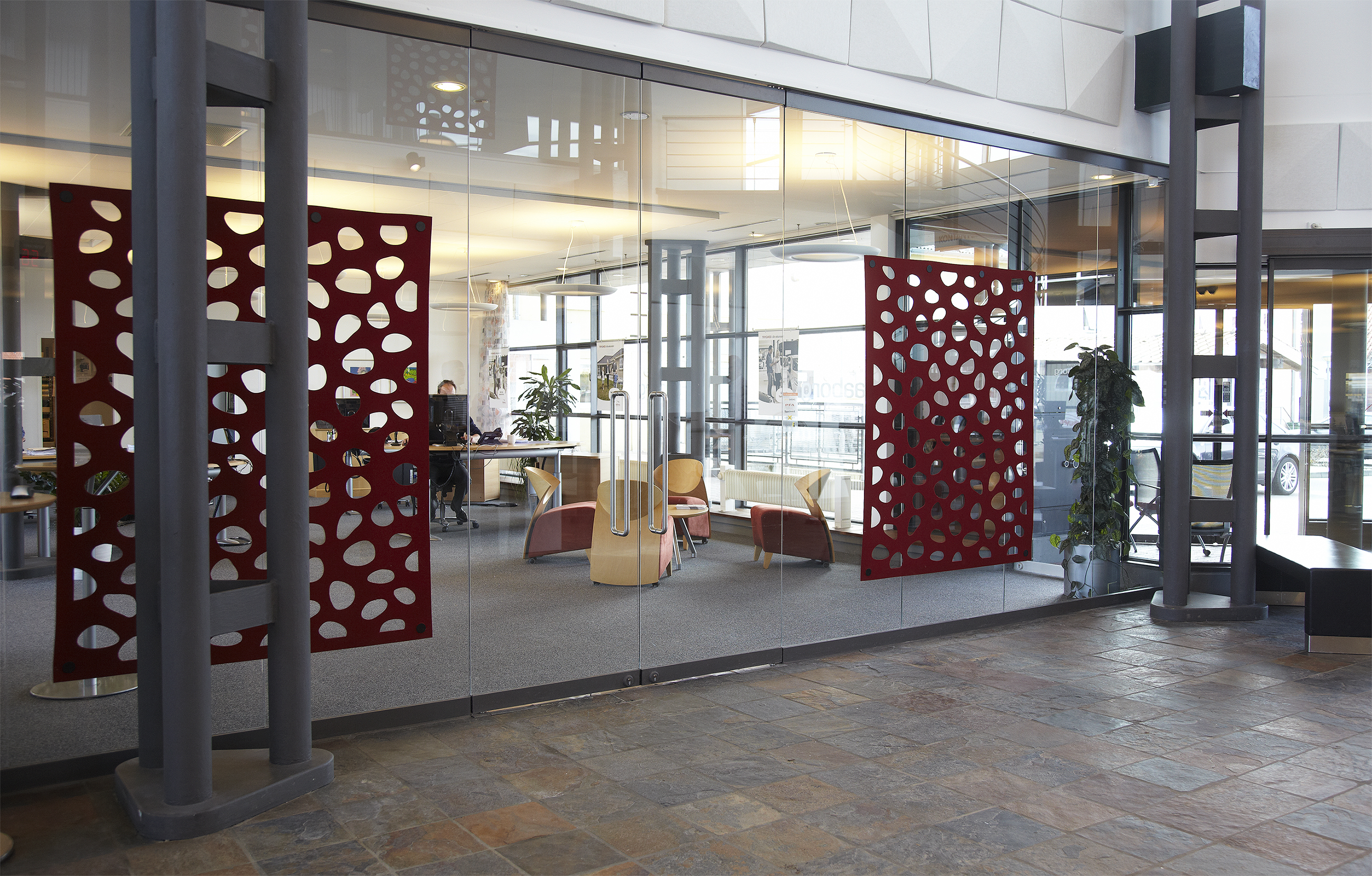 CoverSingle rumdeler i filt i bank (1)